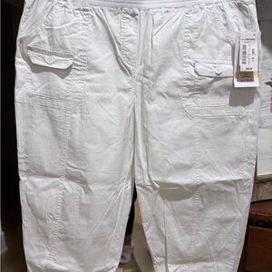 Womens White Intro Capri Pants
